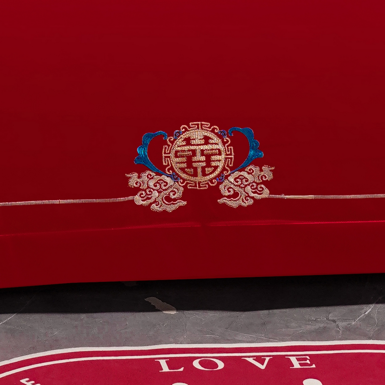 91家纺网 家纺一手货源 找家纺 置顶家纺 2025新款新中式棚拍亲肤棉婚庆大红刺绣系列四件套 喜结连理-大红