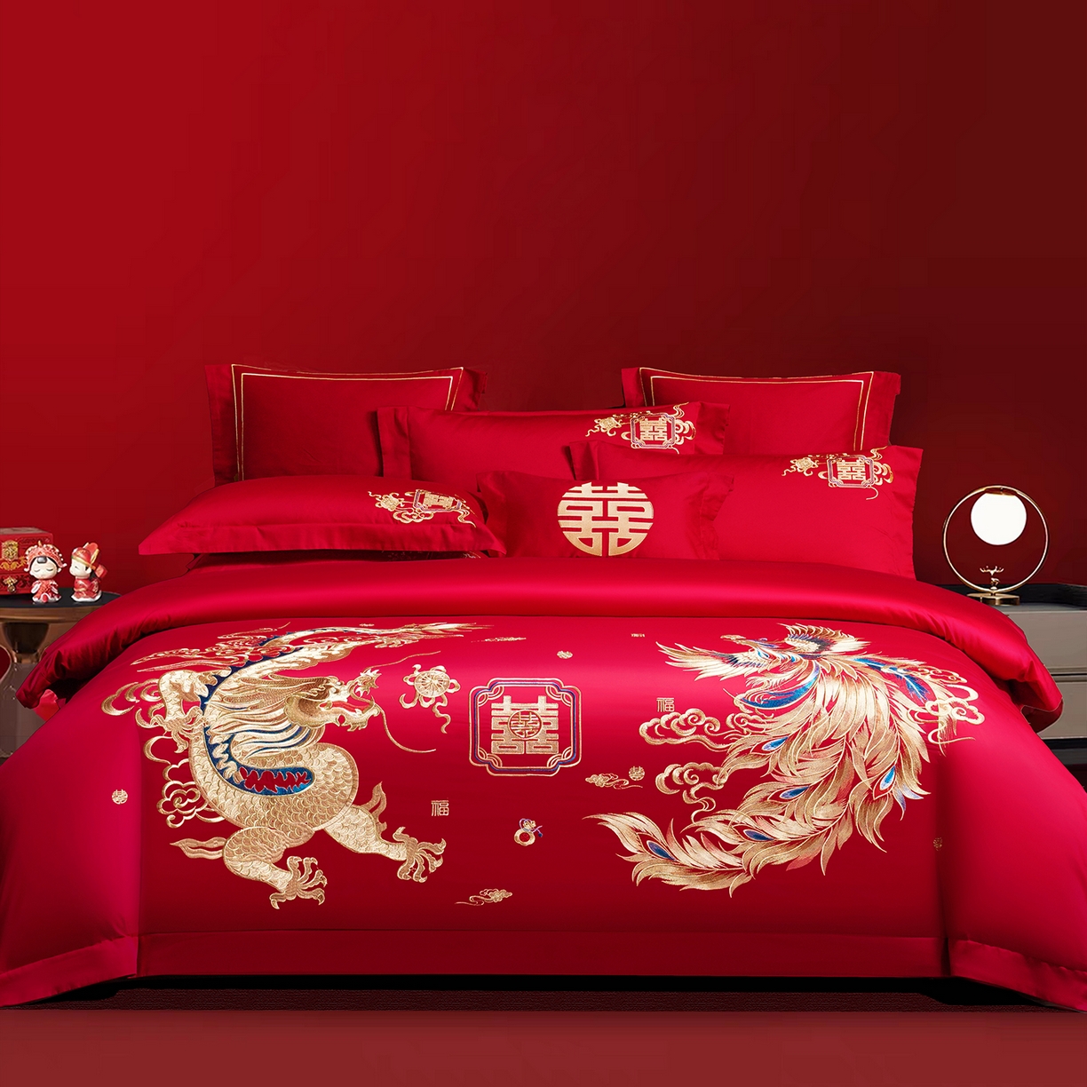 91家纺网 家纺一手货源 找家纺 置顶家纺 2025新款新中式棚拍亲肤棉婚庆大红刺绣系列四件套 龙凤盈禧-大红