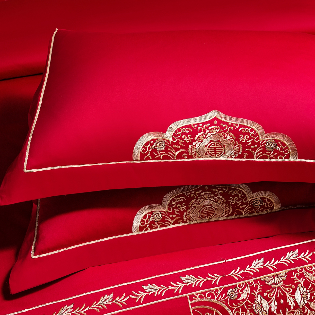 91家纺网 家纺一手货源 找家纺 置顶家纺 2025新款新中式棚拍亲肤棉婚庆大红刺绣系列四件套 永结同心-大红