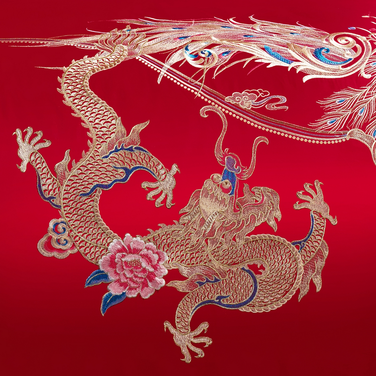 91家纺网 家纺一手货源 找家纺 置顶家纺 2025新款新中式棚拍亲肤棉婚庆大红刺绣系列四件套 龙凤新禧-金大红