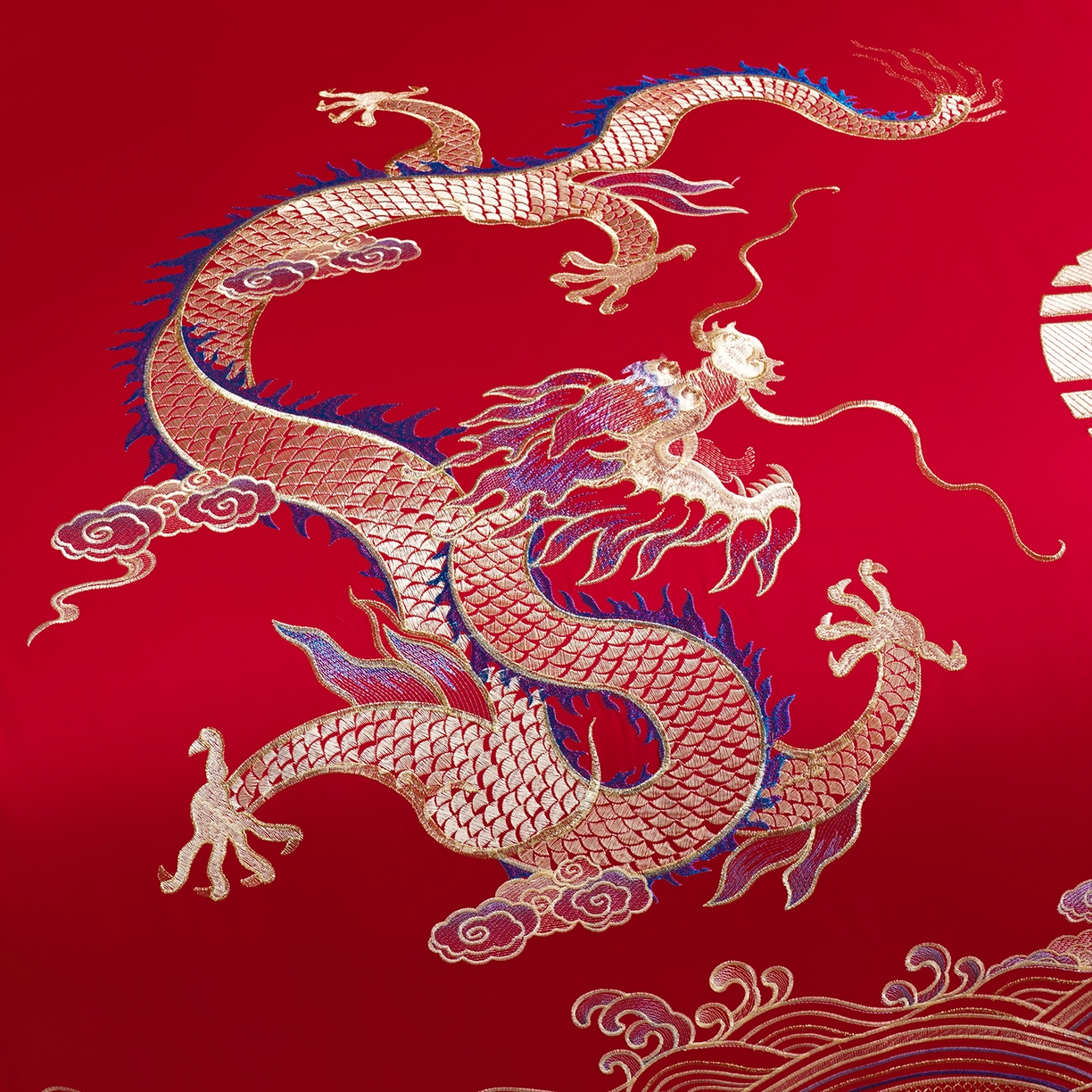 91家纺网 家纺一手货源 找家纺 置顶家纺 2025新款新中式棚拍亲肤棉婚庆大红刺绣系列四件套 迎喜龙凤-大红