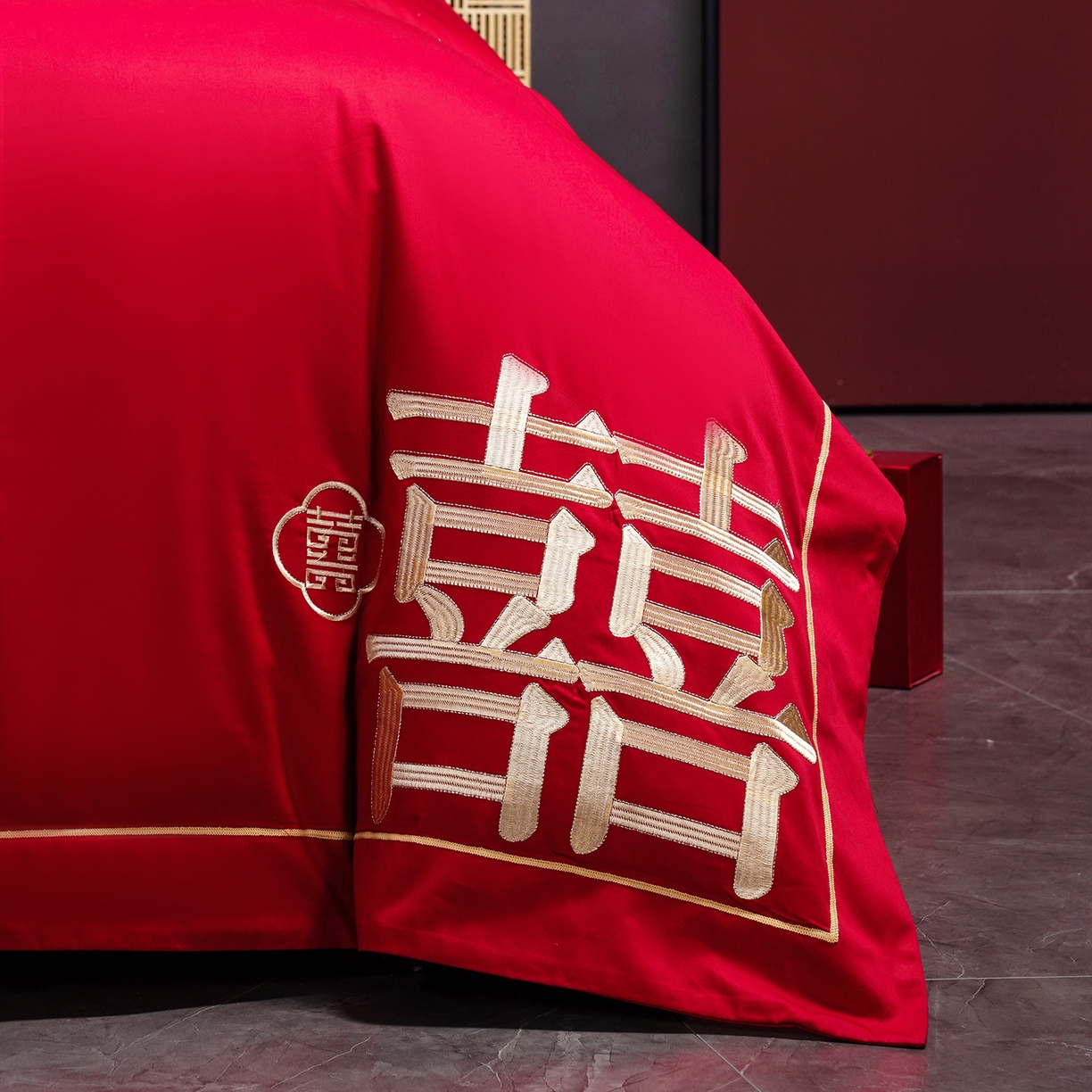 91家纺网 家纺一手货源 找家纺 置顶家纺 2025新款新中式棚拍亲肤棉婚庆大红刺绣系列四件套 囍缘-大红