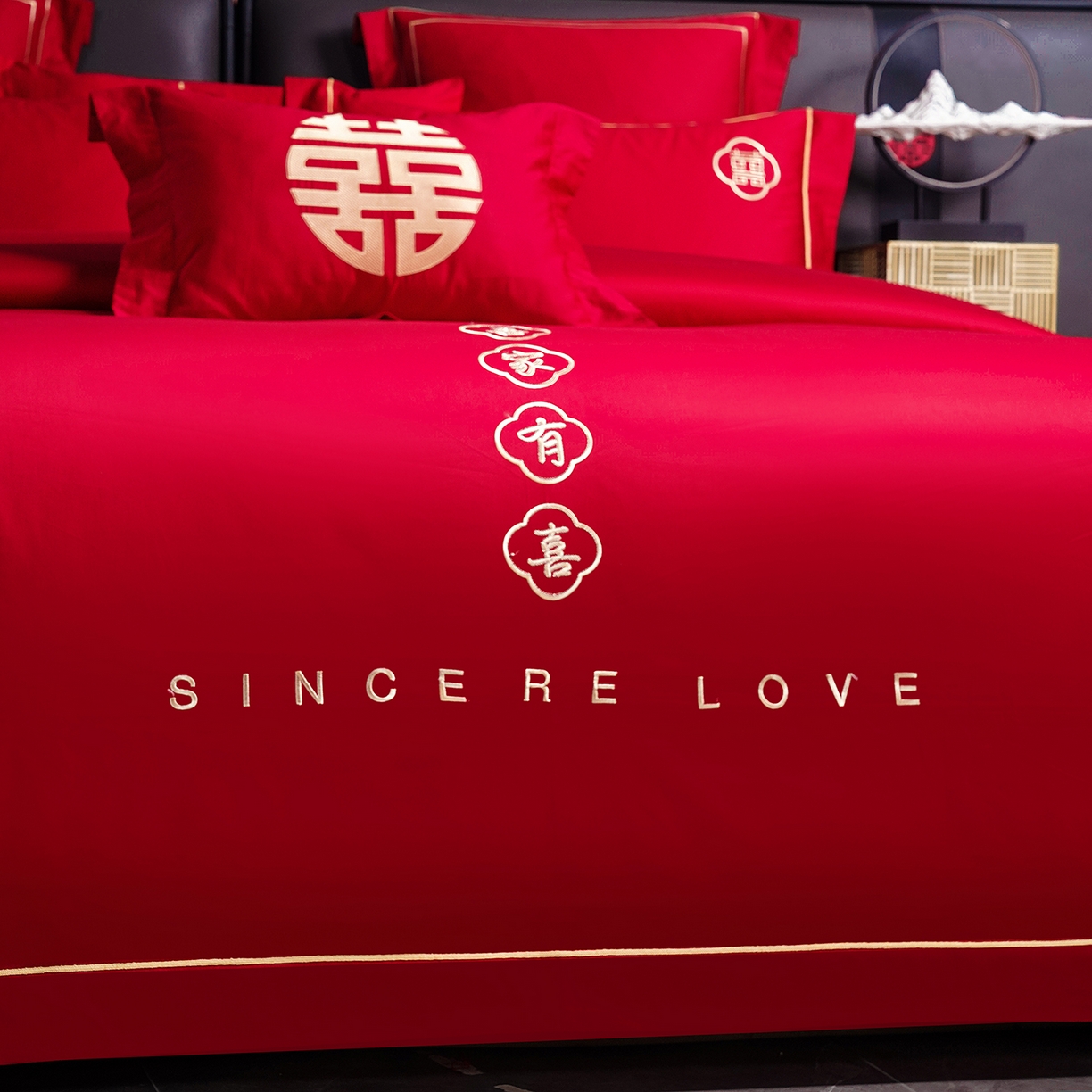 91家纺网 家纺一手货源 找家纺 置顶家纺 2025新款新中式棚拍亲肤棉婚庆大红刺绣系列四件套 囍缘-大红