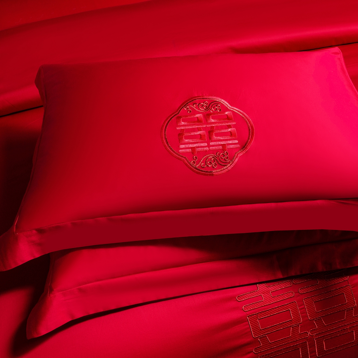 91家纺网 家纺一手货源 找家纺 （总）置顶家纺 2025新款新中式棚拍亲肤棉婚庆大红刺绣系列四件套