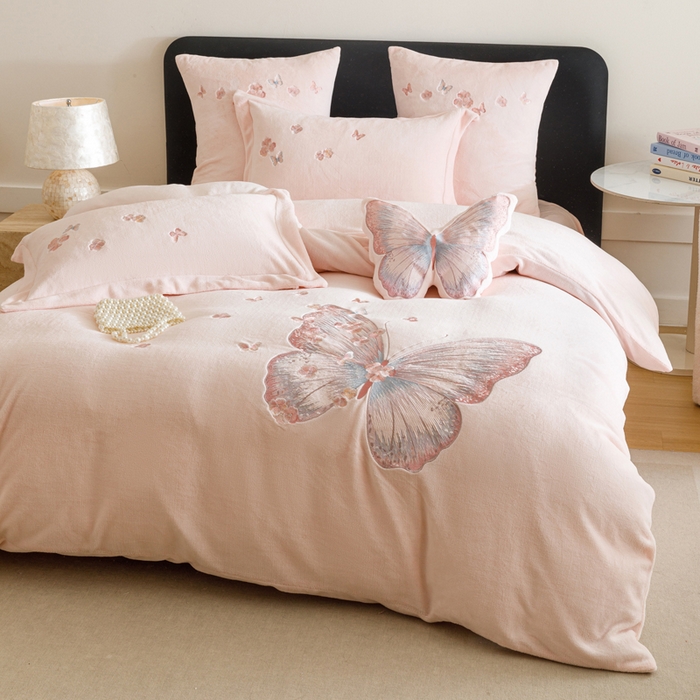 91家纺网 家纺一手货源 找家纺 （总）卡姿家纺 2025秋冬德国奶芙绒蝴蝶刺绣— 樱花蝴蝶