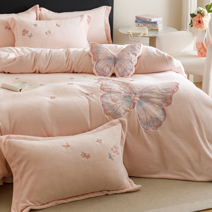 91家纺网 家纺一手货源 找家纺 （总）卡姿家纺 2025秋冬德国奶芙绒蝴蝶刺绣— 樱花蝴蝶