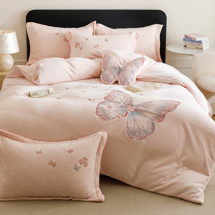 91家纺网 家纺一手货源 找家纺 （总）卡姿家纺 2025秋冬德国奶芙绒蝴蝶刺绣— 樱花蝴蝶