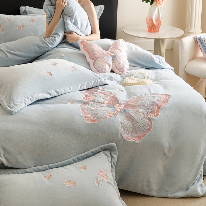 91家纺网 家纺一手货源 找家纺 卡姿家纺 2025秋冬德国奶芙绒蝴蝶刺绣— 樱花蝴蝶 樱花蝴蝶-蓝