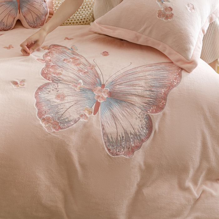 91家纺网 家纺一手货源 找家纺 （总）卡姿家纺 2025秋冬德国奶芙绒蝴蝶刺绣— 樱花蝴蝶