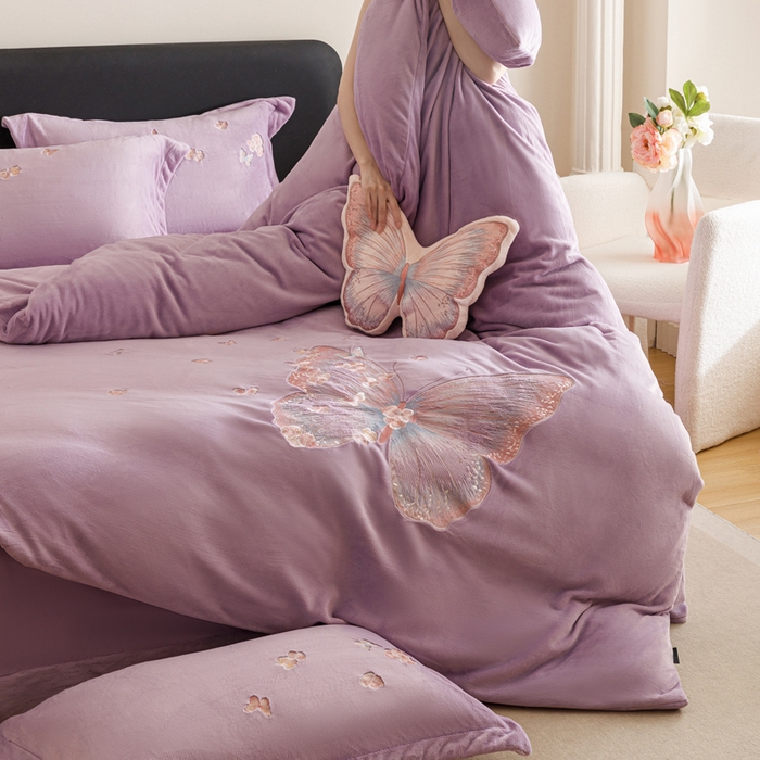 91家纺网 家纺一手货源 找家纺 卡姿家纺 2025秋冬德国奶芙绒蝴蝶刺绣— 樱花蝴蝶 樱花蝴蝶-紫