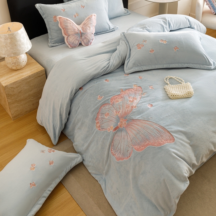 91家纺网 家纺一手货源 找家纺 卡姿家纺 2025秋冬德国奶芙绒蝴蝶刺绣— 樱花蝴蝶 樱花蝴蝶-蓝