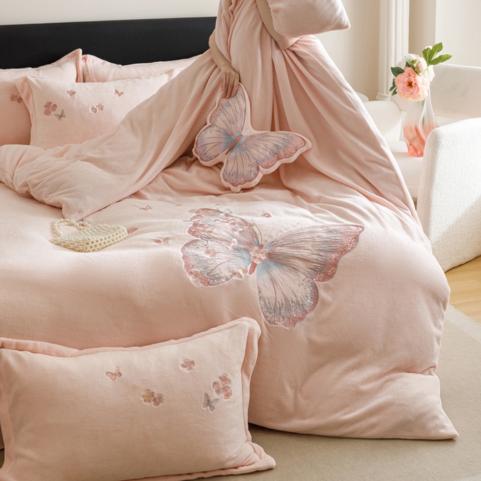 91家纺网 家纺一手货源 找家纺 （总）卡姿家纺 2025秋冬德国奶芙绒蝴蝶刺绣— 樱花蝴蝶