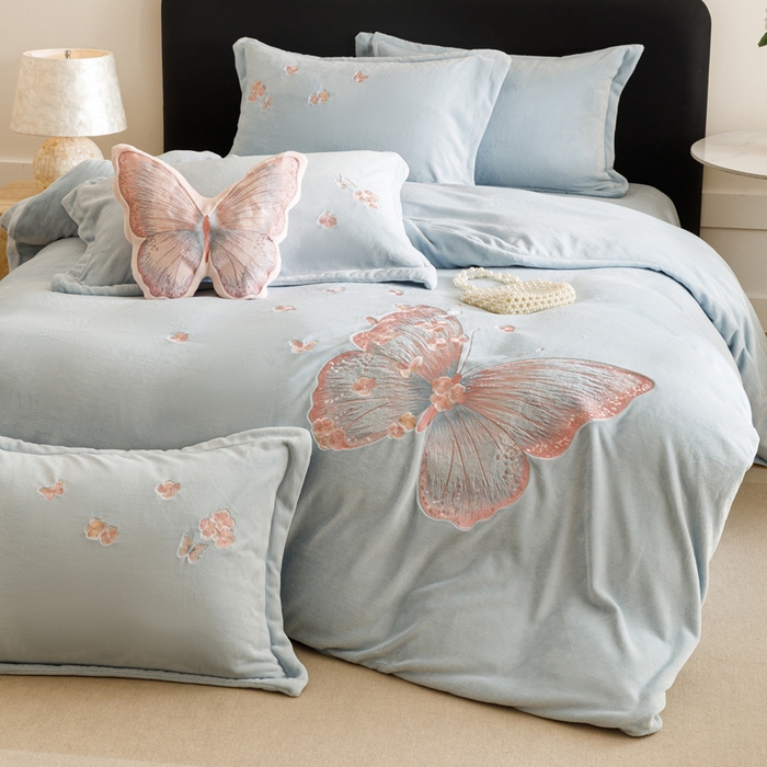 91家纺网 家纺一手货源 找家纺 卡姿家纺 2025秋冬德国奶芙绒蝴蝶刺绣— 樱花蝴蝶 樱花蝴蝶-蓝