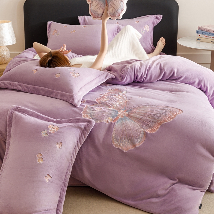 91家纺网 家纺一手货源 找家纺 卡姿家纺 2025秋冬德国奶芙绒蝴蝶刺绣— 樱花蝴蝶 樱花蝴蝶-紫