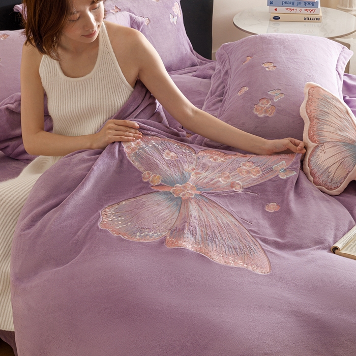 91家纺网 家纺一手货源 找家纺 卡姿家纺 2025秋冬德国奶芙绒蝴蝶刺绣— 樱花蝴蝶 樱花蝴蝶-紫