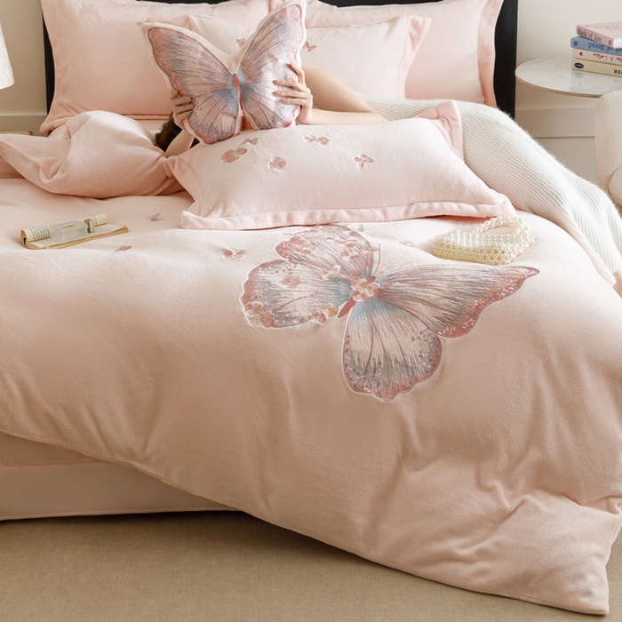 91家纺网 家纺一手货源 找家纺 （总）卡姿家纺 2025秋冬德国奶芙绒蝴蝶刺绣— 樱花蝴蝶