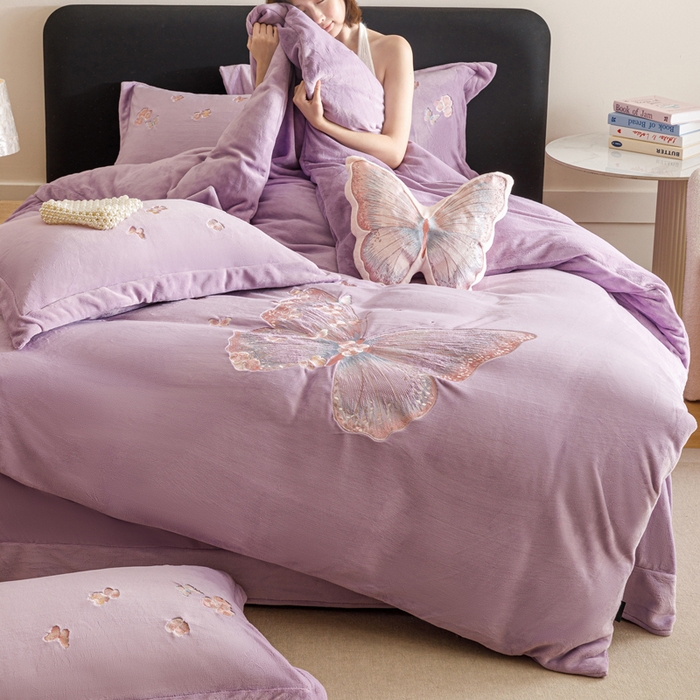 91家纺网 家纺一手货源 找家纺 卡姿家纺 2025秋冬德国奶芙绒蝴蝶刺绣— 樱花蝴蝶 樱花蝴蝶-紫