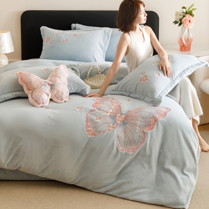 91家纺网 家纺一手货源 找家纺 卡姿家纺 2025秋冬德国奶芙绒蝴蝶刺绣— 樱花蝴蝶 樱花蝴蝶-蓝