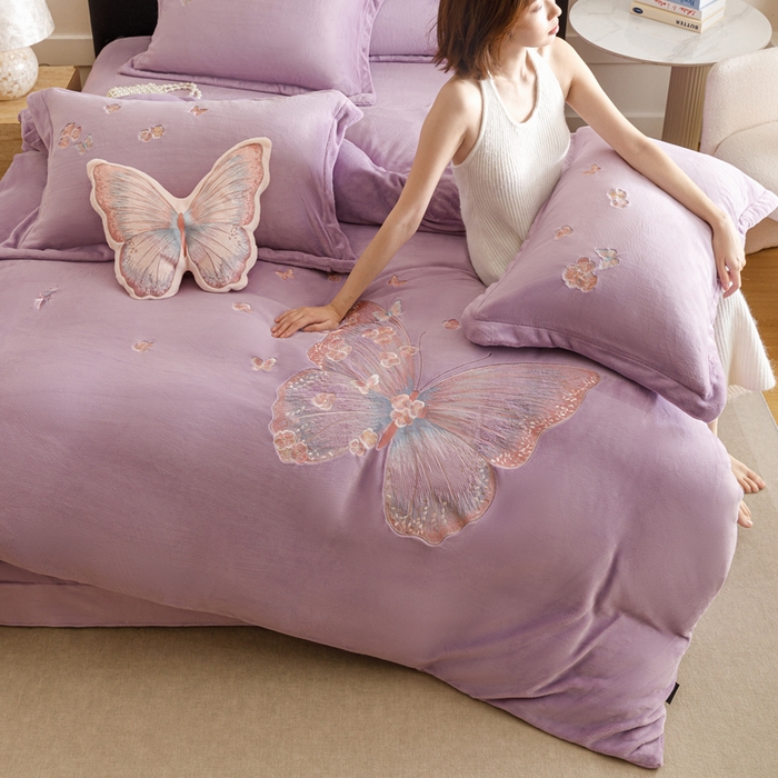 91家纺网 家纺一手货源 找家纺 卡姿家纺 2025秋冬德国奶芙绒蝴蝶刺绣— 樱花蝴蝶 樱花蝴蝶-紫