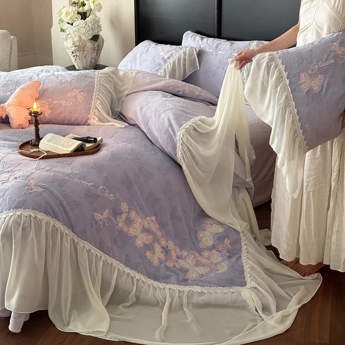 91家纺网 家纺一手货源 找家纺 卡姿家纺 2025秋冬德国奶芙绒提花雪纺花边— 维密蝴蝶 维密蝴蝶-紫