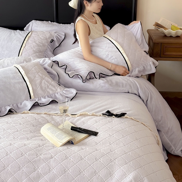 91家纺网 家纺一手货源 找家纺 卡姿家纺 2025秋冬小兔毛轻奢感名媛风— 维多莉 维多莉-帛紫