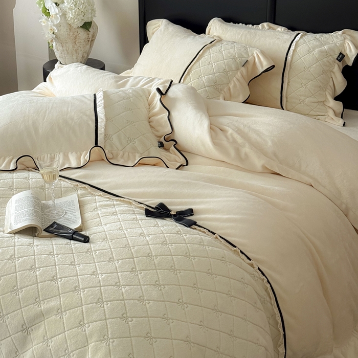 91家纺网 家纺一手货源 找家纺 卡姿家纺 2025秋冬小兔毛轻奢感名媛风— 维多莉 维多莉奶昔白