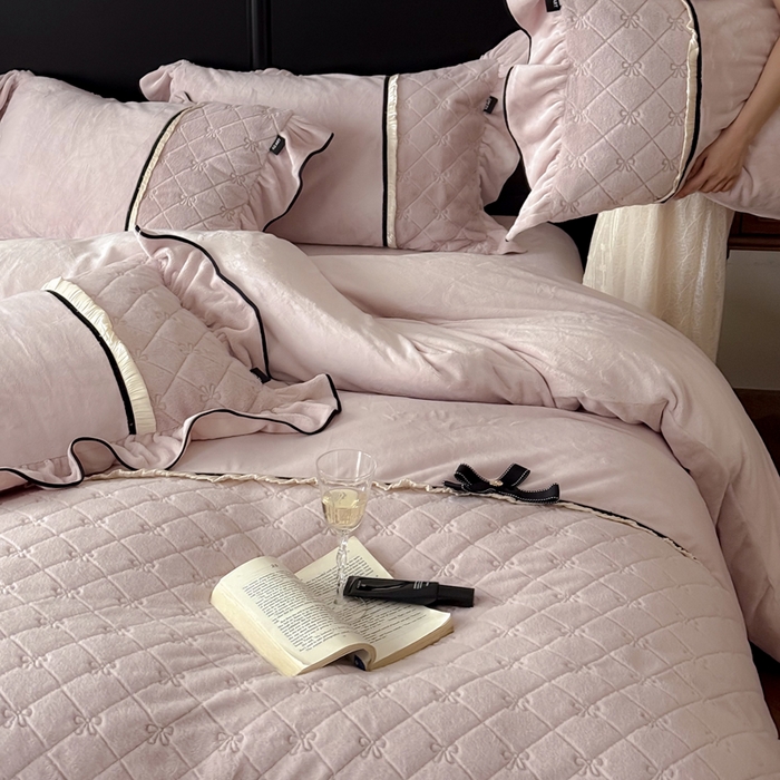 91家纺网 家纺一手货源 找家纺 卡姿家纺 2025秋冬小兔毛轻奢感名媛风— 维多莉 维多莉杏仁粉