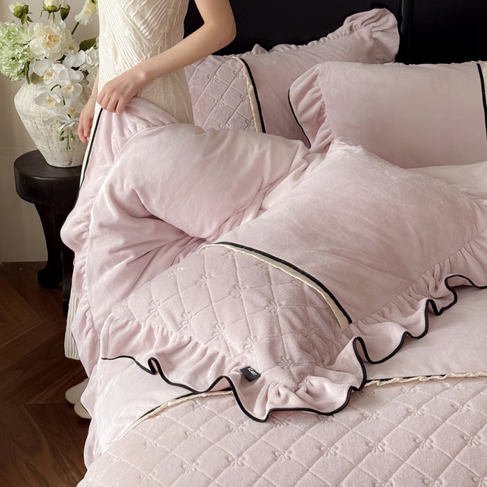 91家纺网 家纺一手货源 找家纺 卡姿家纺 2025秋冬小兔毛轻奢感名媛风— 维多莉 维多莉杏仁粉