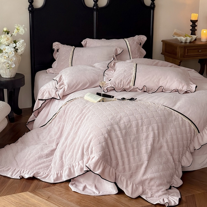 91家纺网 家纺一手货源 找家纺 卡姿家纺 2025秋冬小兔毛轻奢感名媛风— 维多莉 维多莉杏仁粉