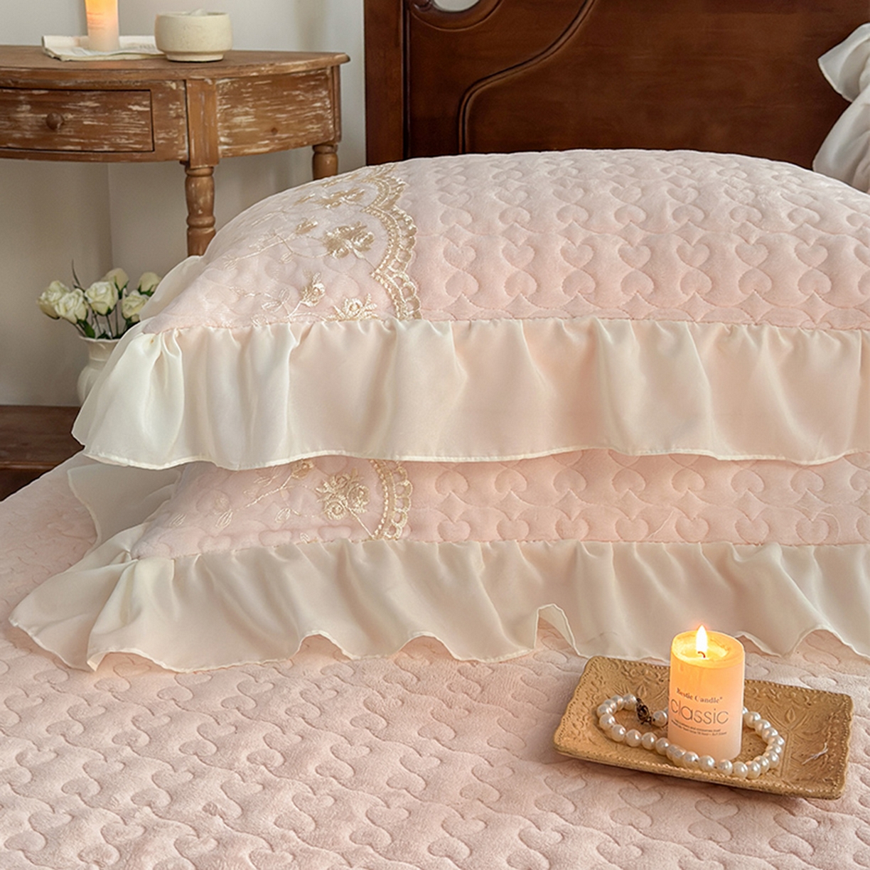 91家纺网 家纺一手货源 找家纺 乐朵家居 2025新品 左岸玫瑰 牛奶绒 夹棉床盖 -浅玉