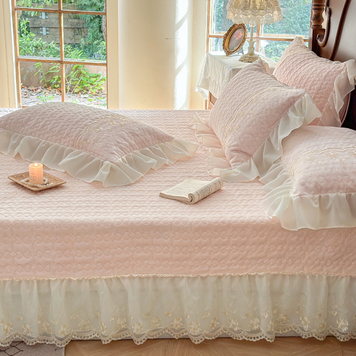 91家纺网 家纺一手货源 找家纺 乐朵家居 2025新品 左岸玫瑰 牛奶绒 夹棉床盖 -浅玉