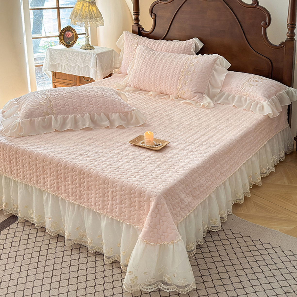 91家纺网 家纺一手货源 找家纺 乐朵家居 2025新品 左岸玫瑰 牛奶绒 夹棉床盖 -浅玉