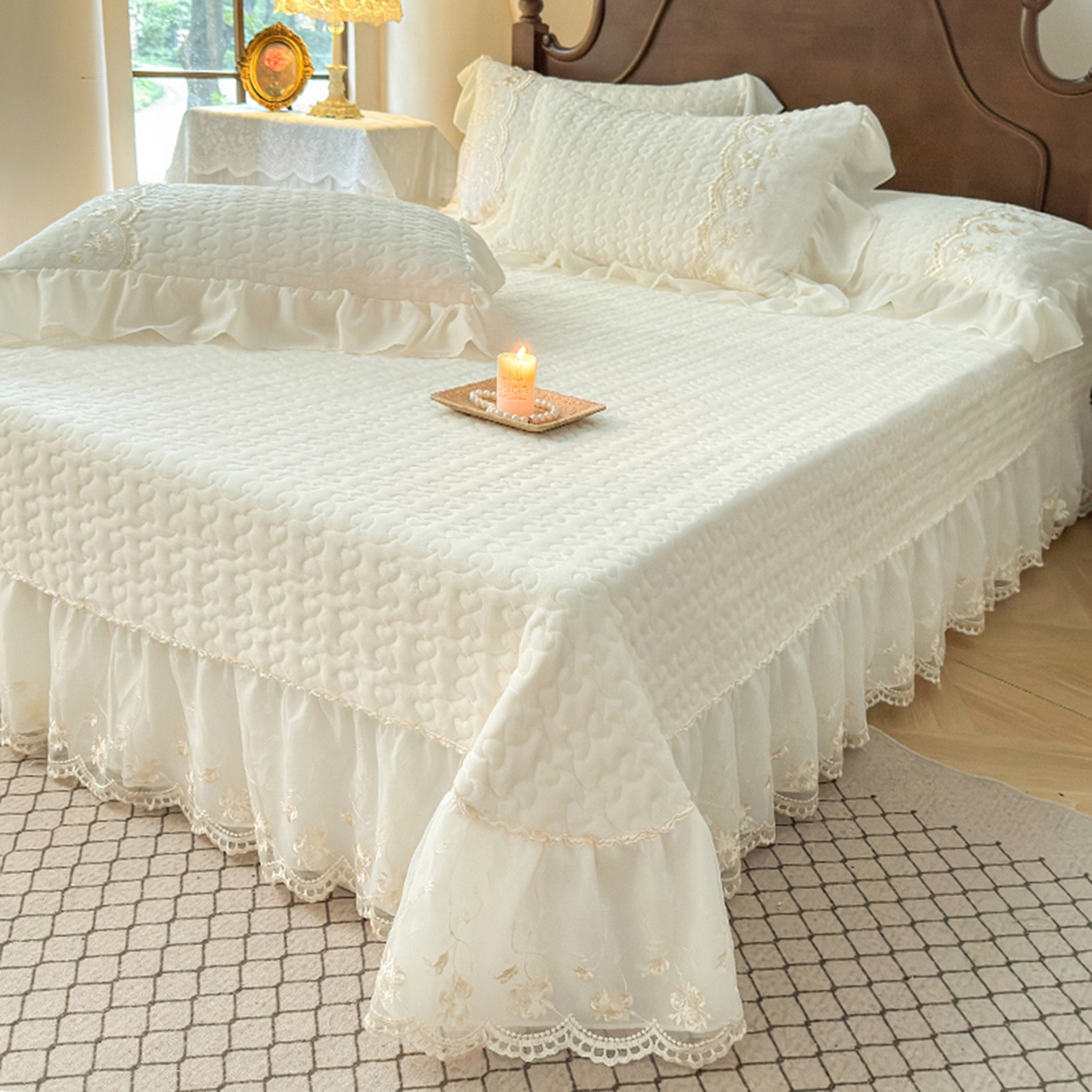 91家纺网 家纺一手货源 找家纺 乐朵家居 2025新款 左岸玫瑰 牛奶绒 夹棉床盖 -奶白