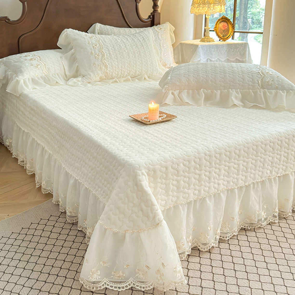 乐朵家居 2025新款 左岸玫瑰 牛奶绒 夹棉床盖 -奶白