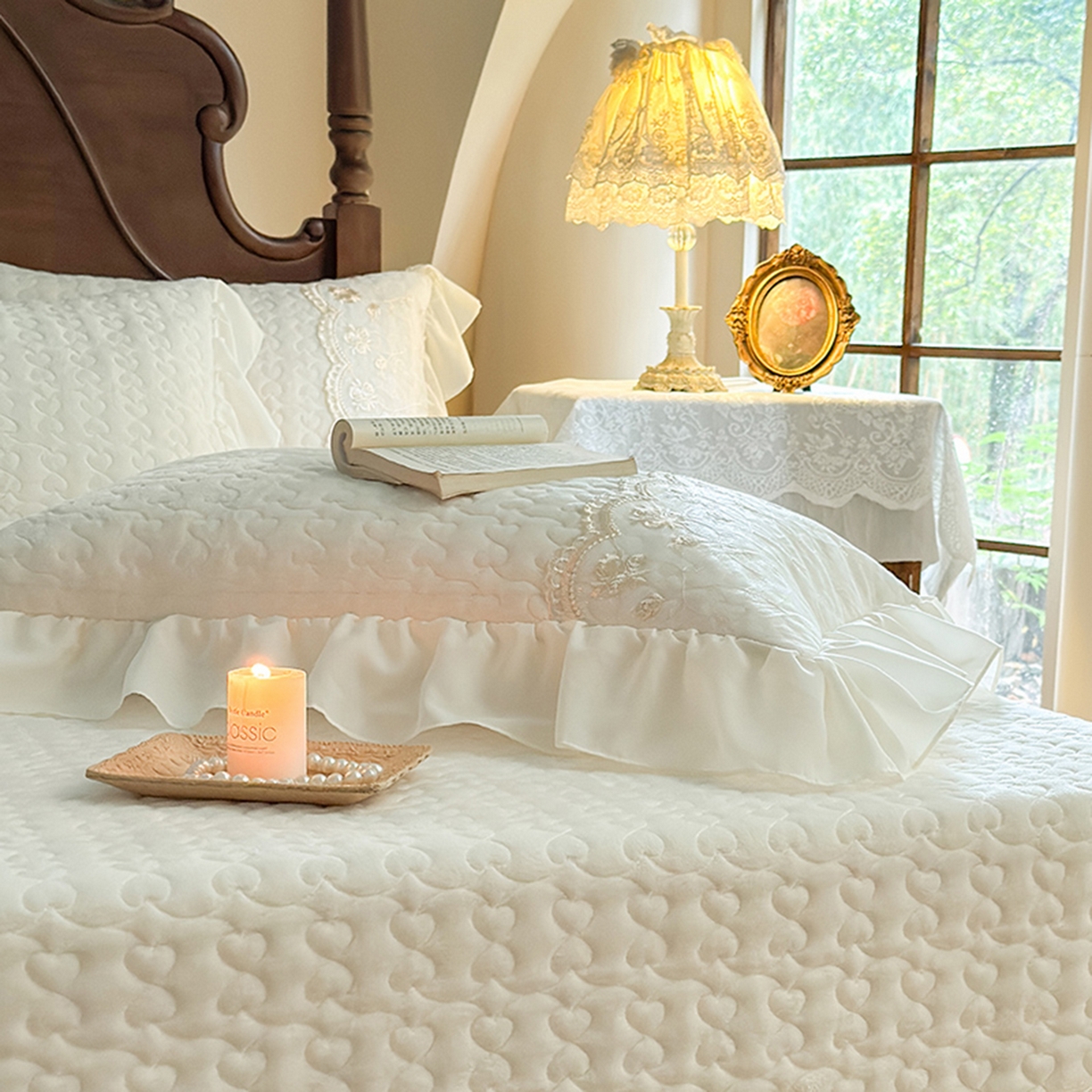 91家纺网 家纺一手货源 找家纺 乐朵家居 2025新款 左岸玫瑰 牛奶绒 夹棉床盖 -奶白