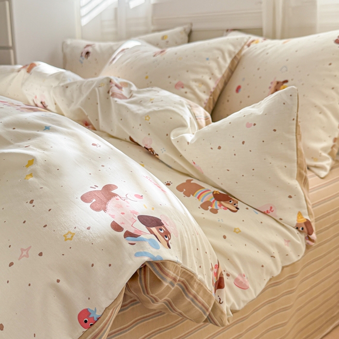 91家纺网 家纺一手货源 找家纺 曼之夏 2025新款全棉纯棉印花四件套 点点小腊肠