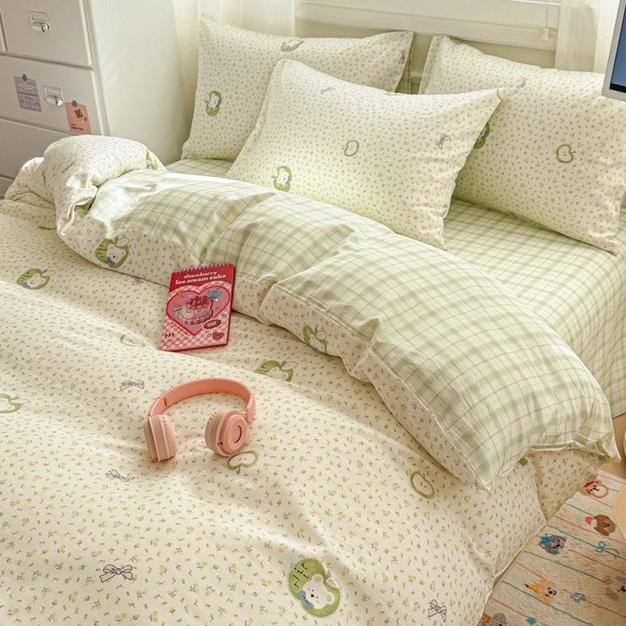 91家纺网 家纺一手货源 找家纺 曼之夏 2025新款全棉纯棉印花四件套 苹果熊仔