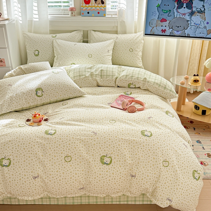 91家纺网 家纺一手货源 找家纺 曼之夏 2025新款全棉纯棉印花四件套 苹果熊仔