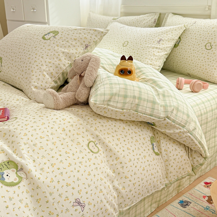 91家纺网 家纺一手货源 找家纺 曼之夏 2025新款全棉纯棉印花四件套 苹果熊仔