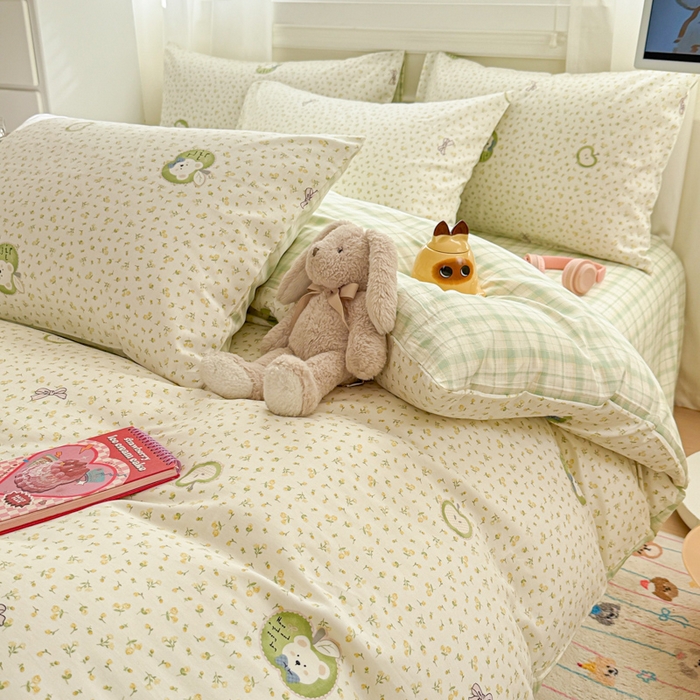 91家纺网 家纺一手货源 找家纺 曼之夏 2025新款全棉纯棉印花四件套 苹果熊仔