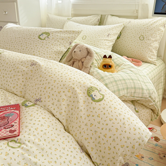 91家纺网 家纺一手货源 找家纺 曼之夏 2025新款全棉纯棉印花四件套 苹果熊仔