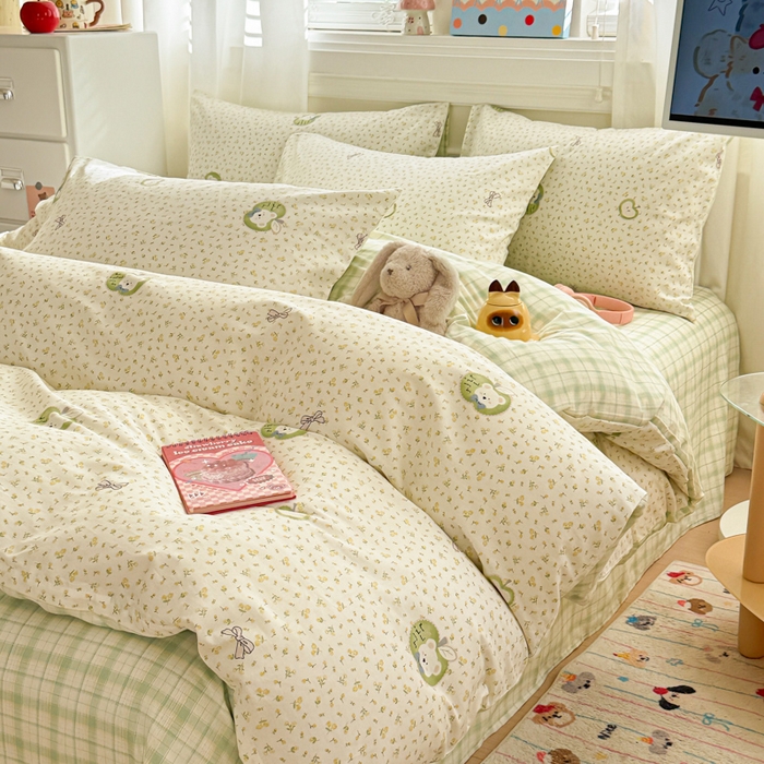 91家纺网 家纺一手货源 找家纺 曼之夏 2025新款全棉纯棉印花四件套 苹果熊仔