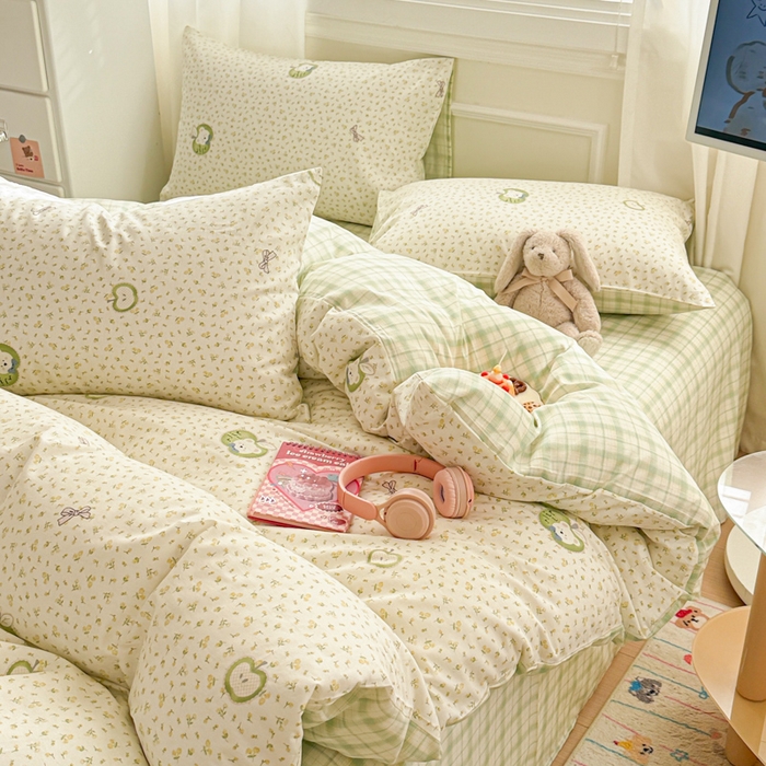 91家纺网 家纺一手货源 找家纺 曼之夏 2025新款全棉纯棉印花四件套 苹果熊仔