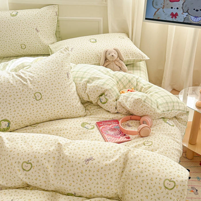 91家纺网 家纺一手货源 找家纺 曼之夏 2025新款全棉纯棉印花四件套 苹果熊仔