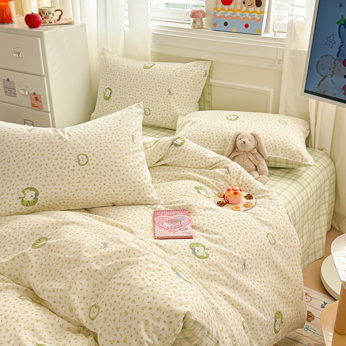 91家纺网 家纺一手货源 找家纺 曼之夏 2025新款全棉纯棉印花四件套 苹果熊仔