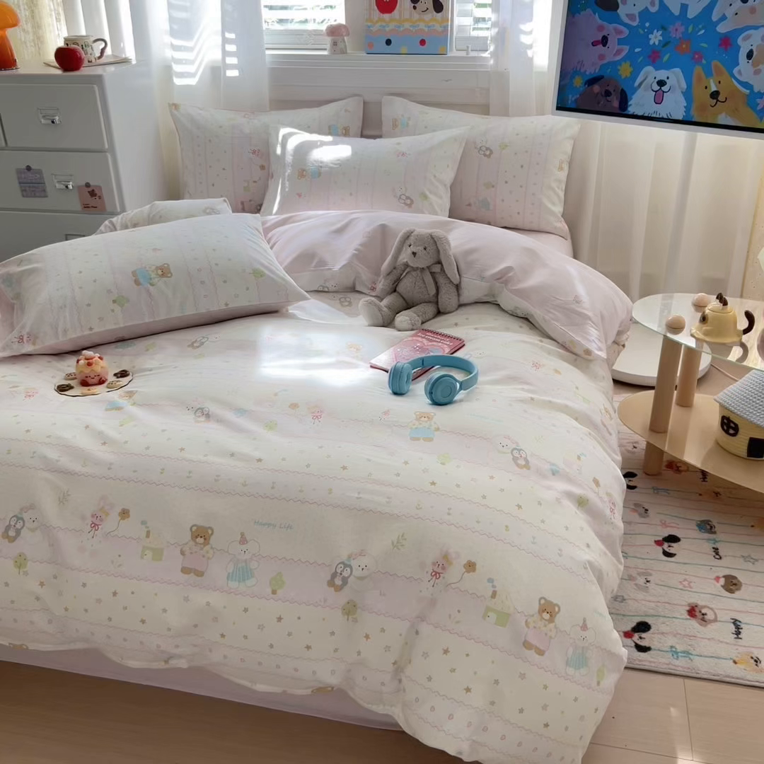91家纺网 家纺一手货源 找家纺 曼之夏 2025新款全棉纯棉印花四件套 小熊序曲