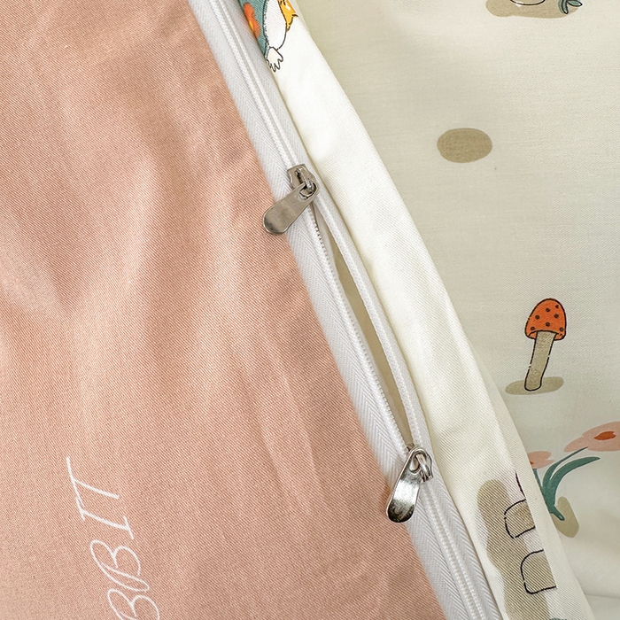 91家纺网 家纺一手货源 找家纺 宇彬家纺 2025直播新款13372全棉纯棉印花单双人被套喷气小清新简约热款学生被罩采蘑菇