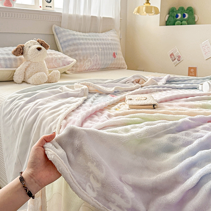 91家纺网 家纺一手货源 找家纺 丝芙妮家居（原乐视家纺） 2025新款A类牛奶泡泡绒印花单品床单 草莓小猫