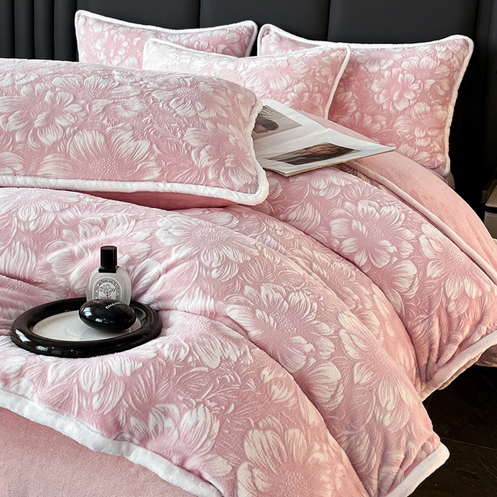 91家纺网 家纺一手货源 找家纺 （总）妮恒美家纺 2025新款雕花牛奶绒四件套