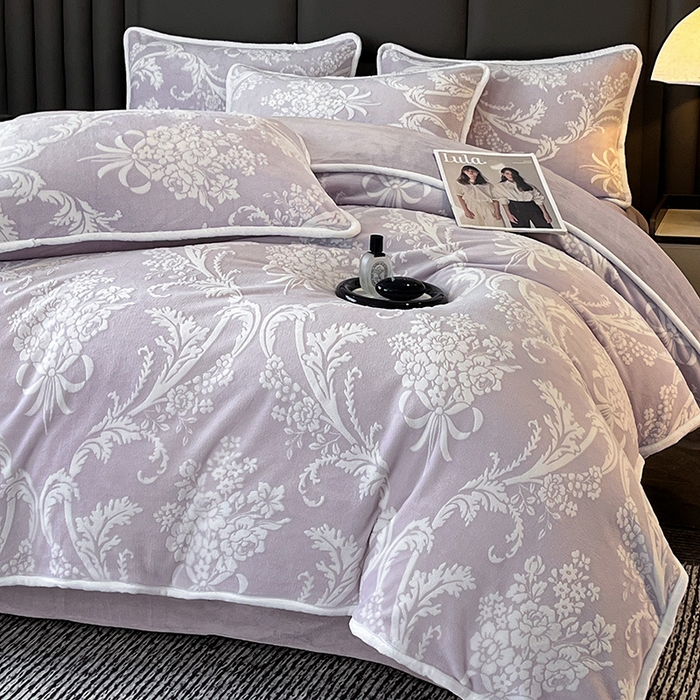91家纺网 家纺一手货源 找家纺 妮恒美家纺 2025新款雕花牛奶绒四件套 法式浪漫-嫣紫